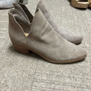 Dolce Vita Ankle boot. Gray. Size 7.5. Worn!